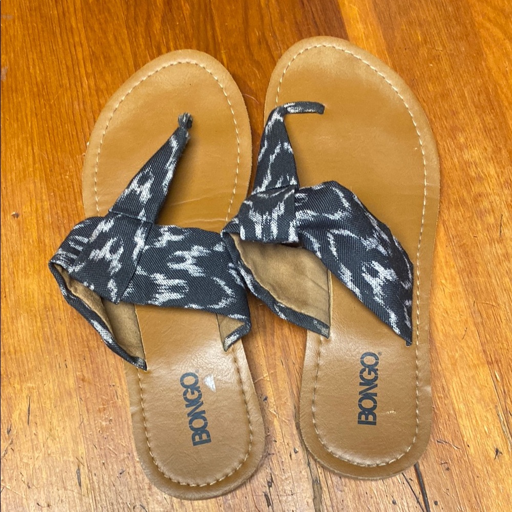 BONGO Black and Tan Sandals with Strappy Detail